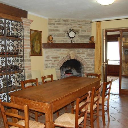 גוביו Agriturismo Countryhouse Le Giare מראה חיצוני תמונה