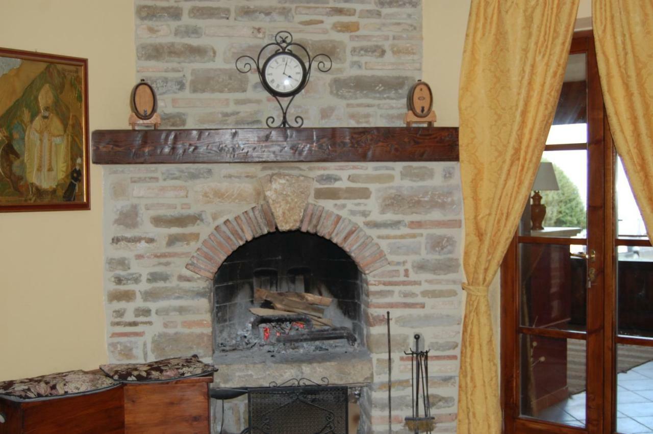 גוביו Agriturismo Countryhouse Le Giare מראה חיצוני תמונה