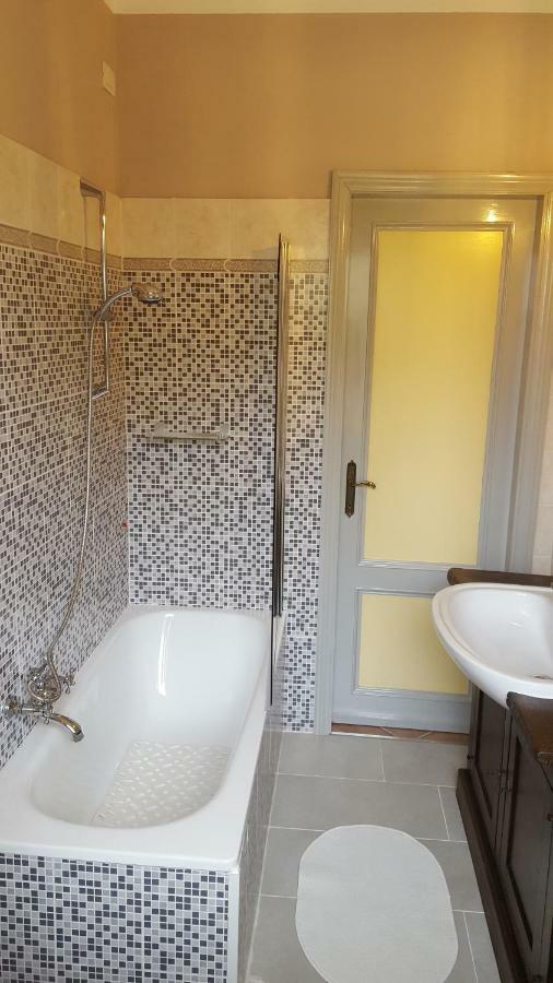 גוביו Agriturismo Countryhouse Le Giare מראה חיצוני תמונה