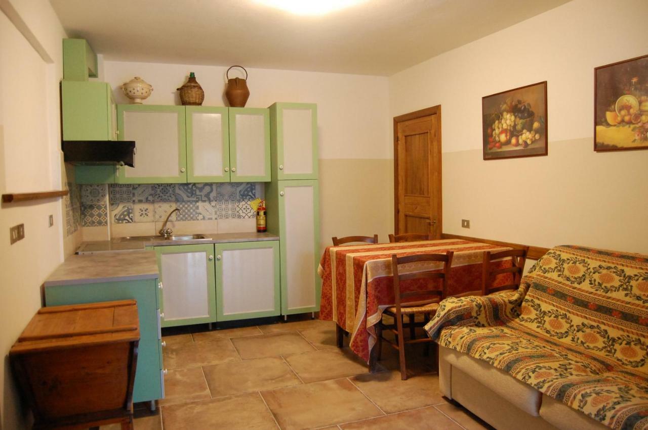 גוביו Agriturismo Countryhouse Le Giare מראה חיצוני תמונה