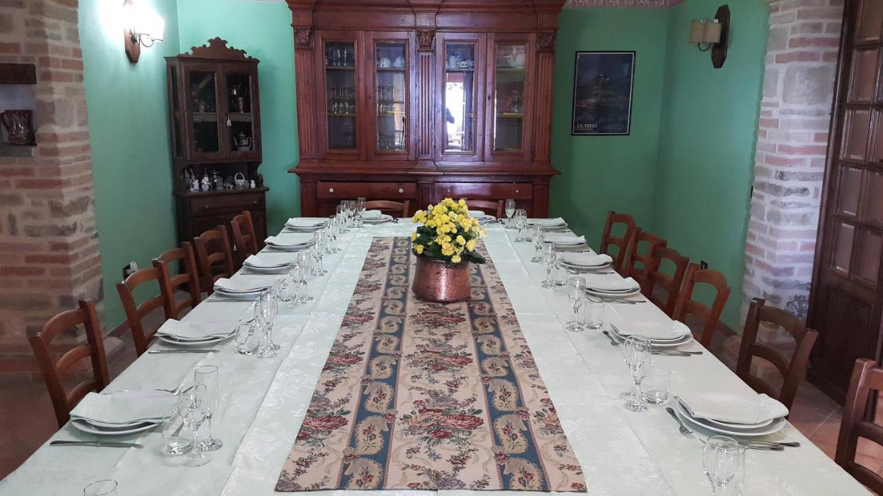 גוביו Agriturismo Countryhouse Le Giare מראה חיצוני תמונה