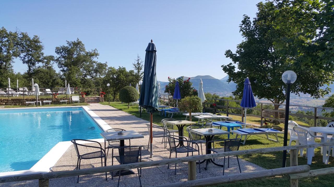 גוביו Agriturismo Countryhouse Le Giare מראה חיצוני תמונה