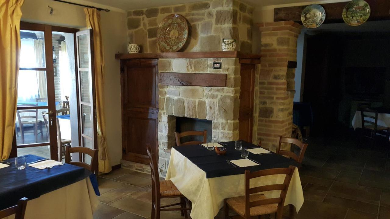 גוביו Agriturismo Countryhouse Le Giare מראה חיצוני תמונה