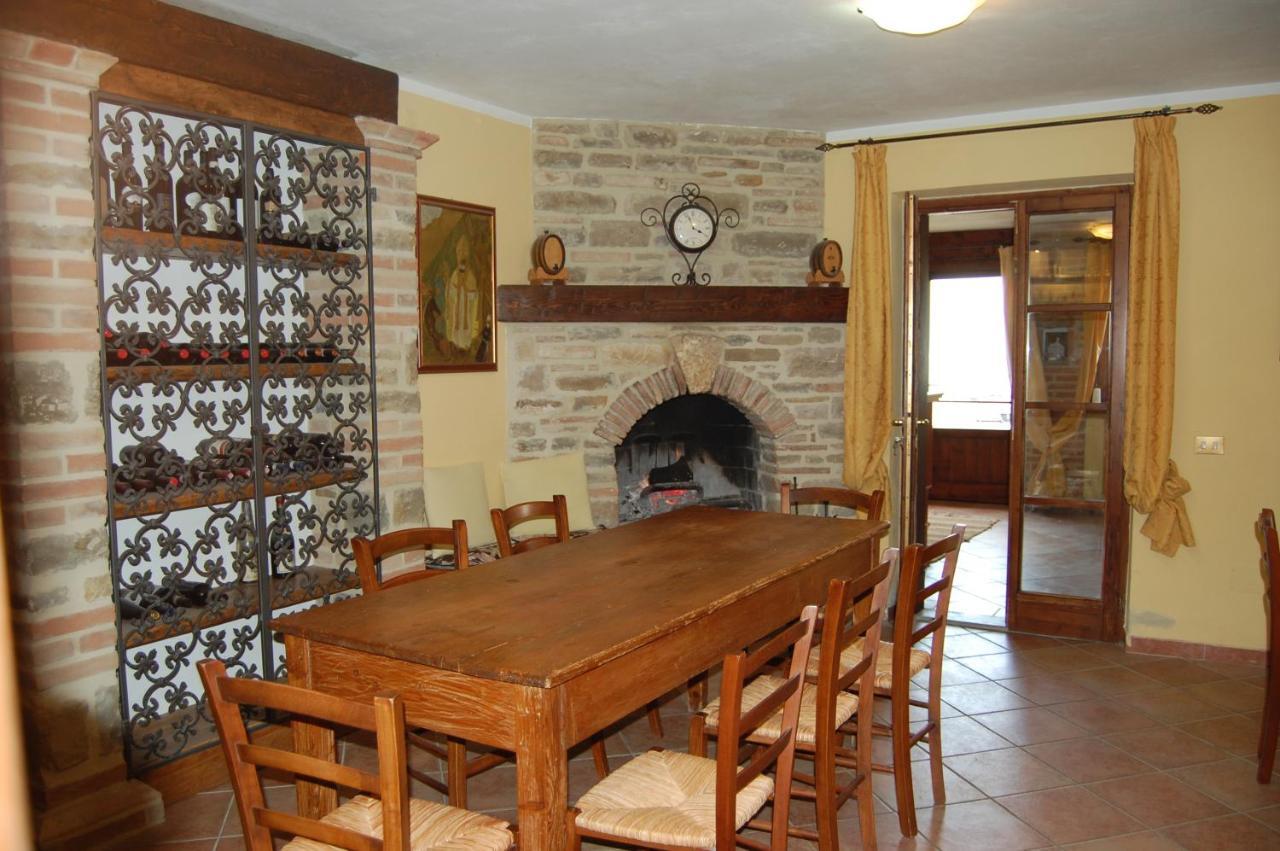 גוביו Agriturismo Countryhouse Le Giare מראה חיצוני תמונה