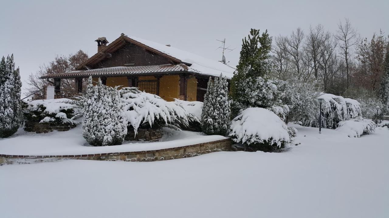 גוביו Agriturismo Countryhouse Le Giare מראה חיצוני תמונה