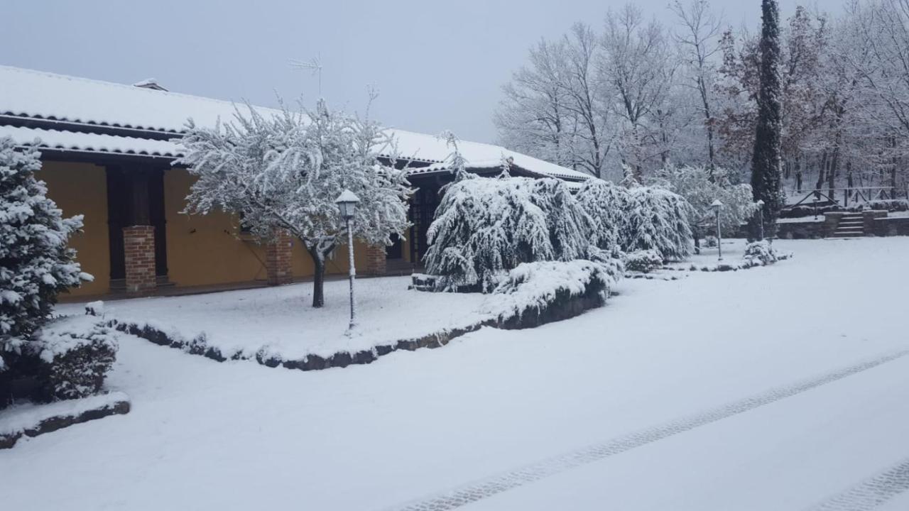 גוביו Agriturismo Countryhouse Le Giare מראה חיצוני תמונה